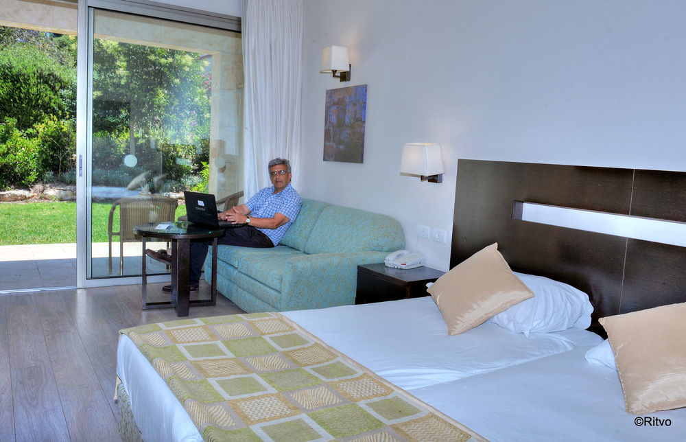 Lavi Kibbutz Hotel Exteriör bild